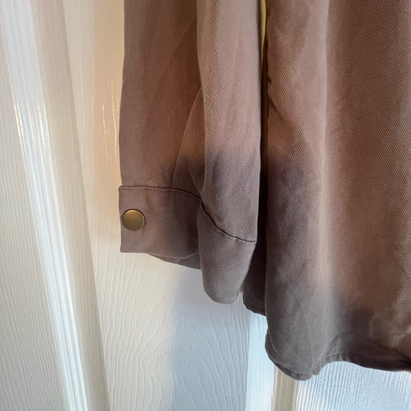 Cute Light brown DO&BE shirt in small with fringe - Picture 9 of 12